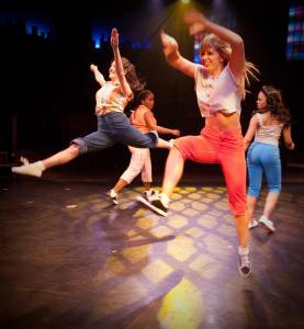 Female ensemble members Amanda Kaplan (l) and Rachel Kemp (r) dancing in Memphis