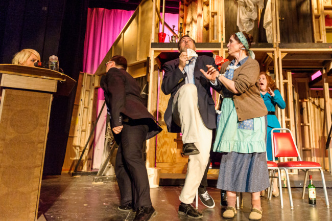 (L to R) Parker Bailey Steven as Poppy, Ryan Reichard as Gary, Jeff Dunne as Frederick, Maribeth Vogel as Dotty, and Julie Press as Belinda in Noises Off