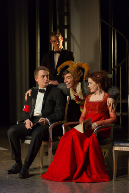 (L to R) Alan Cox as Claudius, Gregory Wooddell as Osric, Michael Urie as Hamlet, and Madeleine Potter as Gertrude. Photo: Scott Suchman