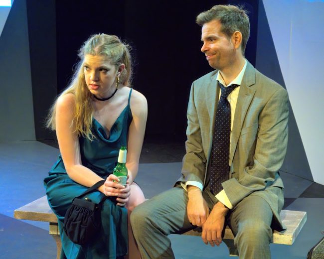 Shana Laski (left) as Alice and Matt Baughman (right) as Dan in Closer. 📸Ira Levine