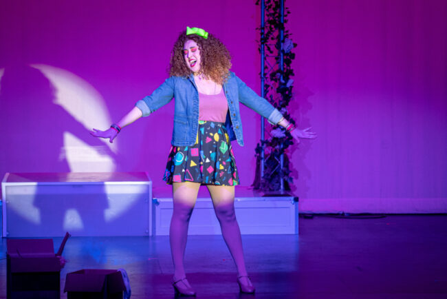 Bailey Wolf as Holly in The Wedding Singer📸Ana Johns