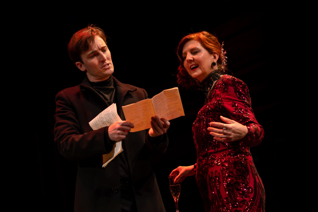 Vince Eisenson (left) as Hamlet and Lesley Malin (right) as Gertrude 📷Kiirstn Pagan