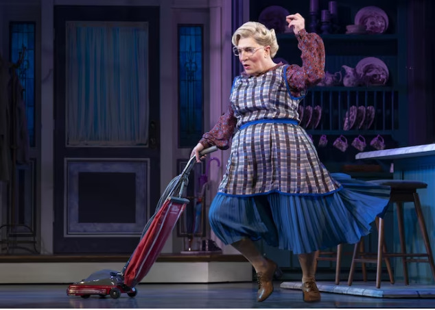 Rob McClure as the titular role in Mrs. Doubtfire 📸 Joan Marcus