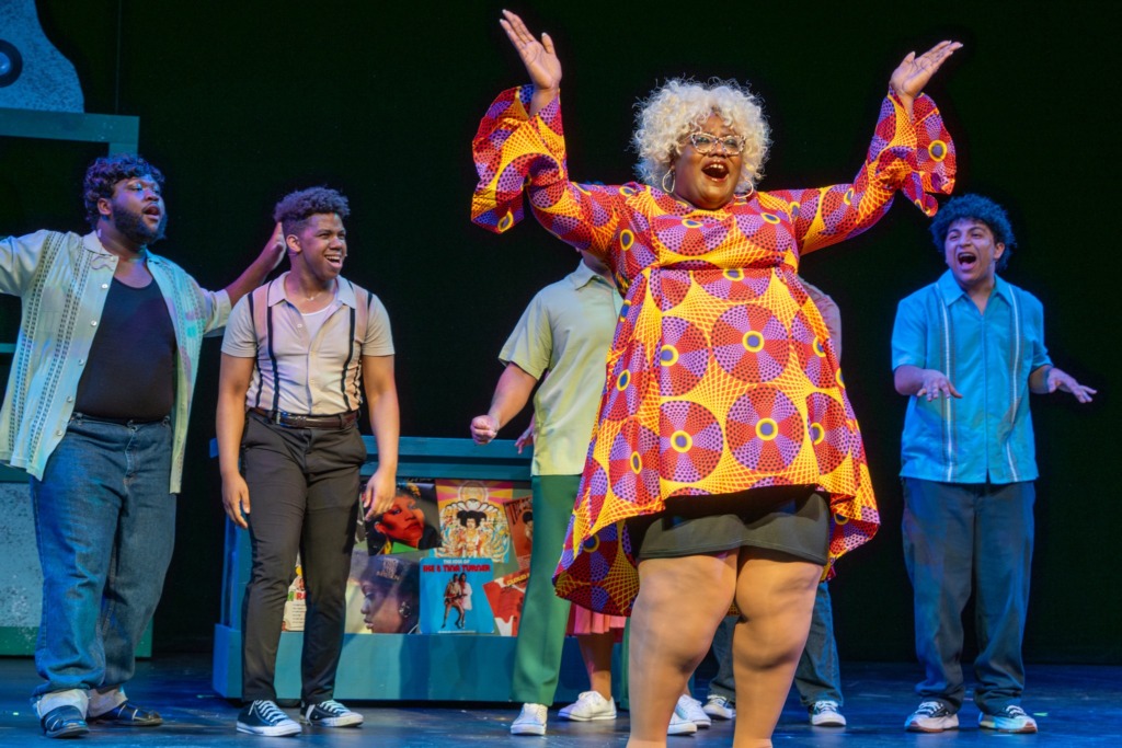 Tyler White (left) as Seaweed and Deja Lewtar (right) as Motormouth Maybelle in Hairspray at Dundalk Community Theatre 📷 THSquared Photography
2025
