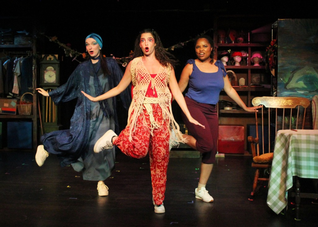 Vanessa Daelemans (left) as Lizard, with Taylor Litofsky (center) as Turtle, and Sabrie Colbert (right) as Mouse in A Year With Toad and Frog at Rockville Musical Theatre 📸 Faith Wang