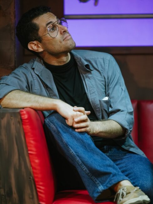 Steven Todd Smith (center) as Roy Scheider in The Shark Is Broken at Maryland Ensemble Theatre đ¸spencephoto