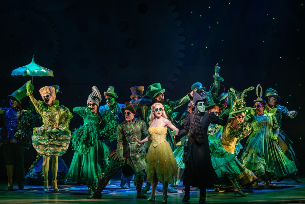 Zoe Jensen (center left) as Glinda and Jessie Davidson (center right) as Elphaba at the National Touring Company of Wicked 📷 Joan Marcus