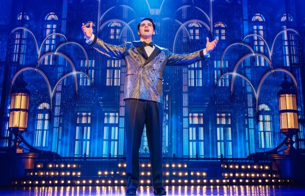 Jake David Smith as Jay Gatsby in The First National Tour of The Great Gatsby đź“· Evan Zimmerman