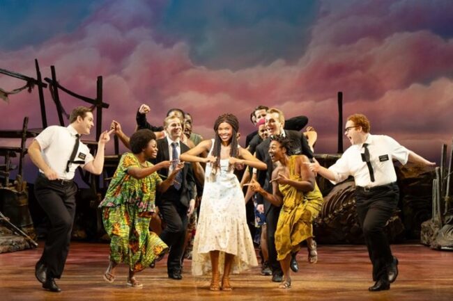 (L to R) Sam McLellan, Charity Arianna, and Jacob Aune with the company of THE BOOK OF MORMON North American tour đź“· Julieta Cervante