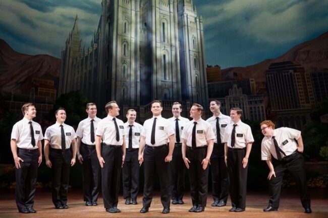 Sam McLellan and company in THE BOOK OF MORMON North American tour đź“· Julieta Cervante