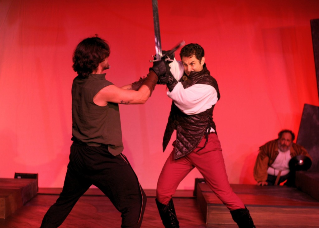 Pete Sheldon (left) as Prince Hal and Steven Todd Smith (right) as Hotspur in Henry IV Part 1 with Unstrung Harpist 📷 Cody James