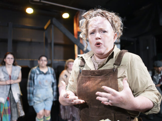 Cathy Koncurat as Pennywise in Urinetown at Street Lamp Community Theatre đˇ Austin Barnes