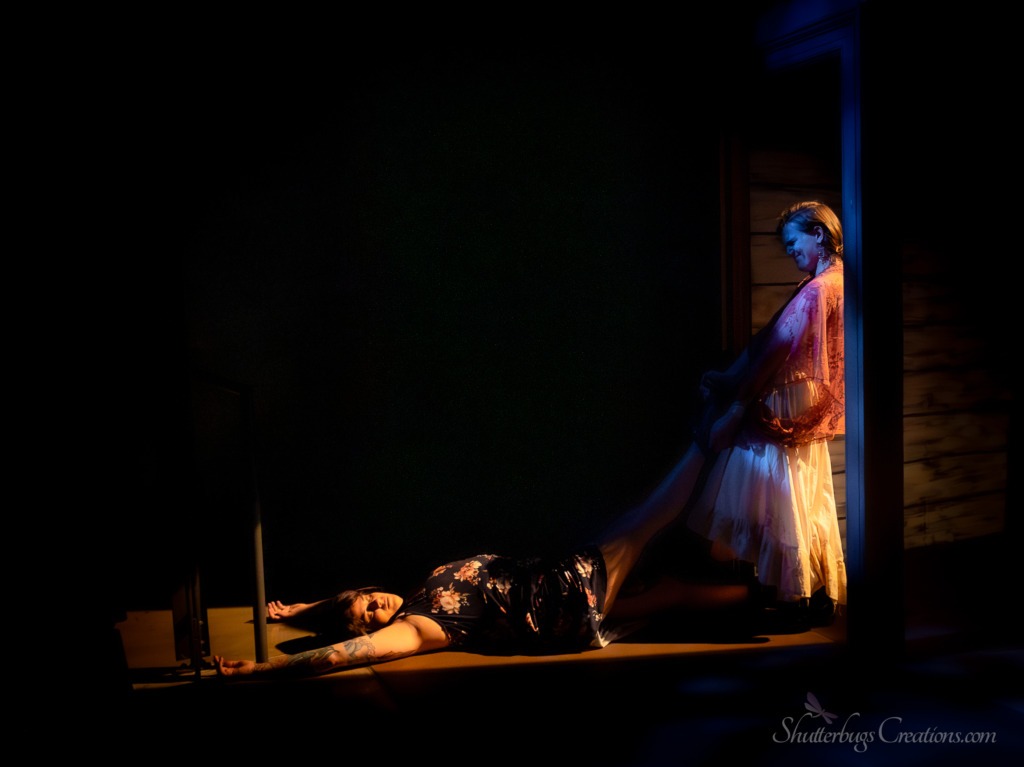 Alex Aspiazu (left) as Ellen and Willow Kyteler (right) as Kim in Where Dead Women Go to Dance at Theatre Prometheus đ· Charlotte Hayes